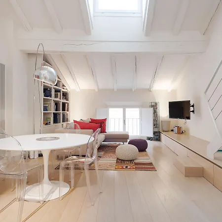 Apartment In The Shadow Of The Two Towers *