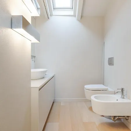 Апартаменты In The Shadow Of The Two Towers