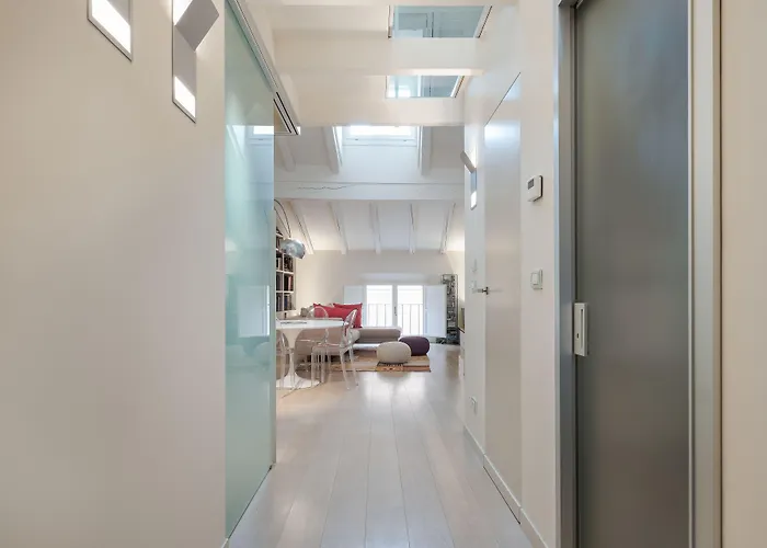 In The Shadow Of The Two Towers Bologne