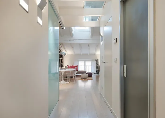 In The Shadow Of The Two Towers Bologne