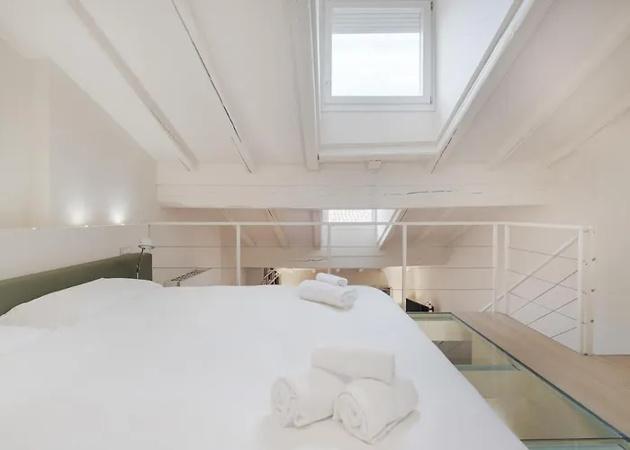 In The Shadow Of The Two Towers Bologne